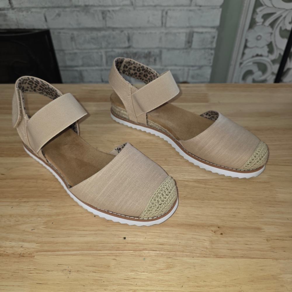 Skechers BOBS Desert Kiss Sandal Beige Leopard Memory Foam Womens 10